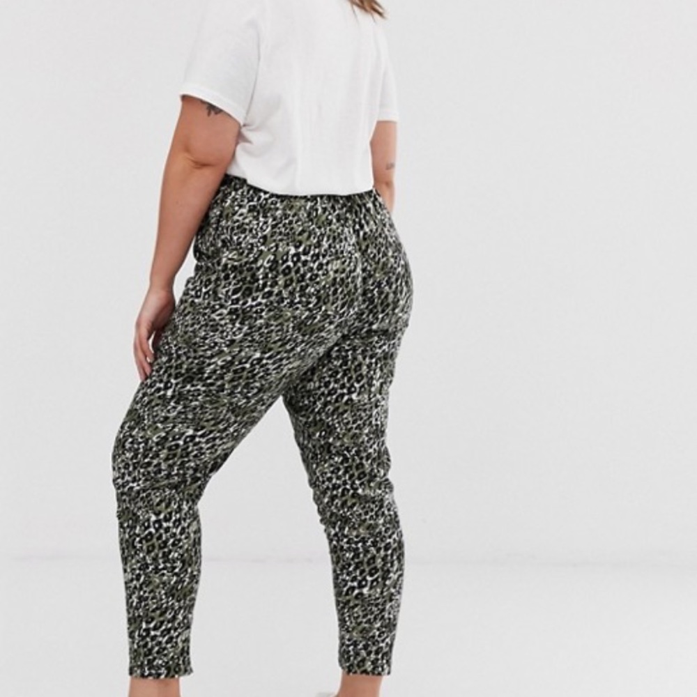 joggers in animal print 🦁 🌱